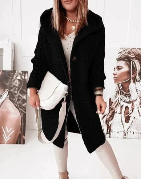 Elegante cardigan lungo donna con cappuccio e bottoni, valorizza ogni outfit, perfetto per moda femminile.