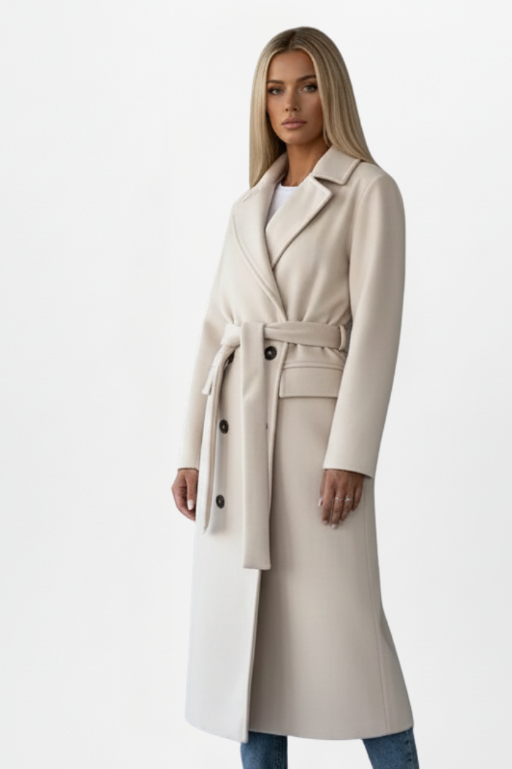 Caldo cappotto lungo da donna doppiopetto, ideale per affrontare l'inverno con stile e comfort.