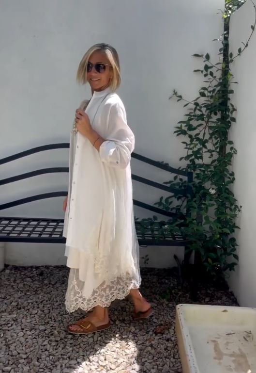 Completo donna: abito pizzo elegante e cardigan leggero. Ideale per un look sofisticato e moda femminile estiva.