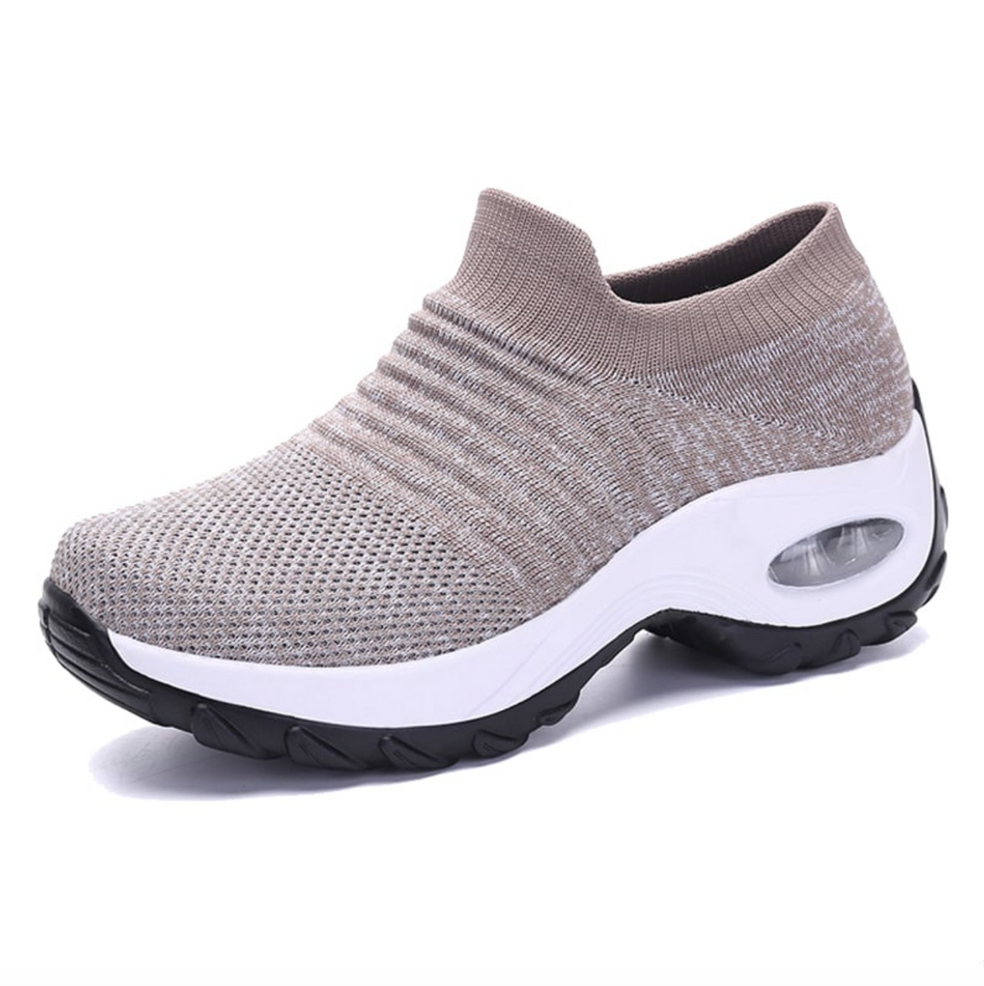 Scarpe ortopediche da donna per comfort quotidiano e supporto plantare ottimale.