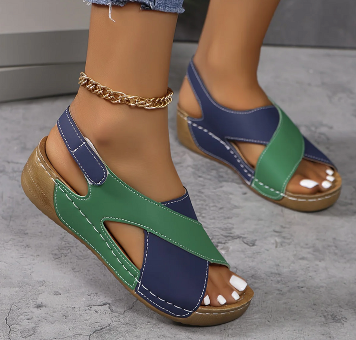 Eleganti sandali ortopedici da donna, design estivo con suola antiscivolo e supporto per una camminata confortevole.