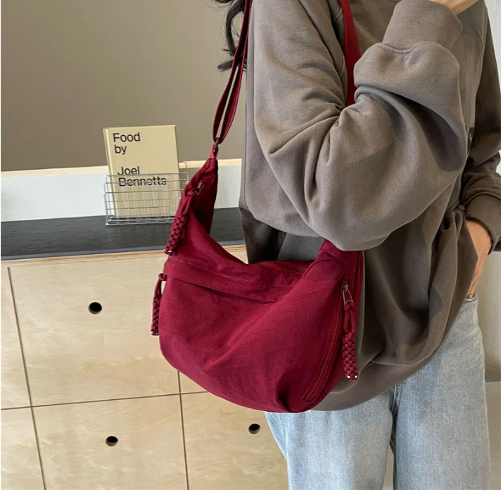 Borsa casual donna, robusta e resistente, ideale per l'uso quotidiano.