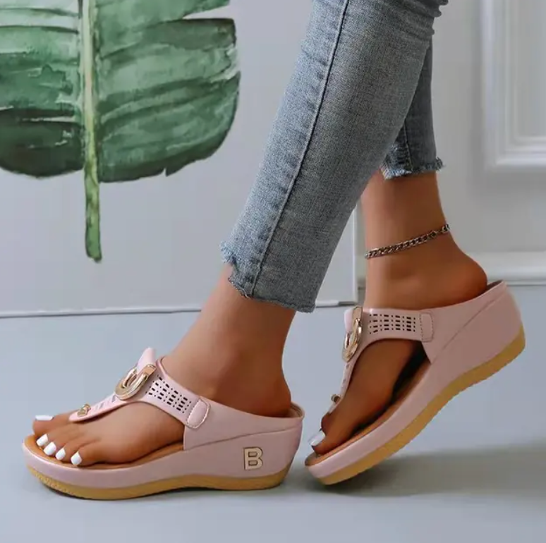 Sandali ortopedici donna antiscivolo con supporto plantare per sicurezza e comfort. Perfetti per l'estate.