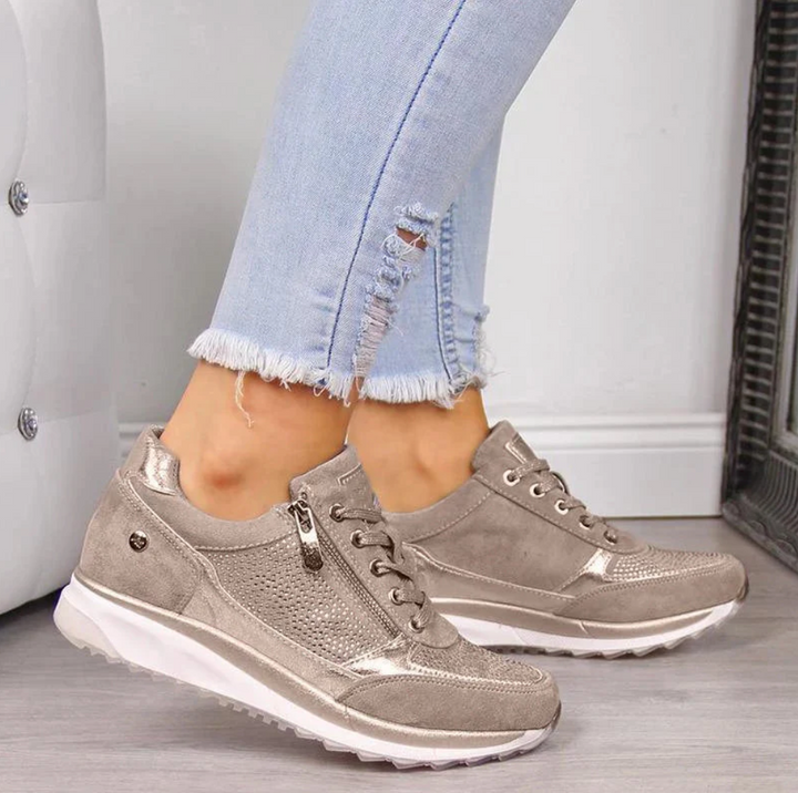 Sneakers ortopediche da donna leggere e ammortizzate per comfort e supporto tutto il giorno.