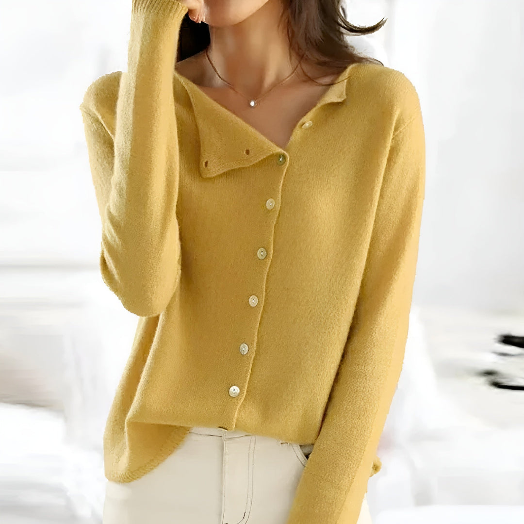 Cardigan donna elegante asimmetrico, perfetto per autunno inverno. Capo versatile per creare outfit alla moda con stile.
