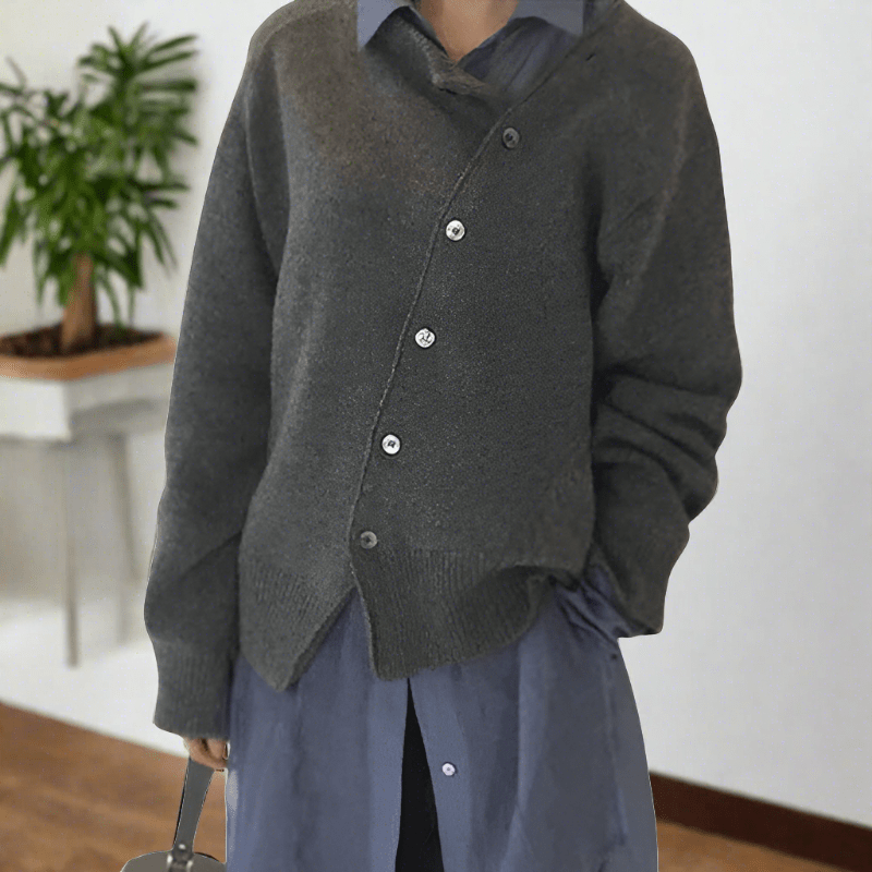 Cardigan donna autunno-inverno, design elegante con bottoni diagonali. Comfort morbido per la moda donna.