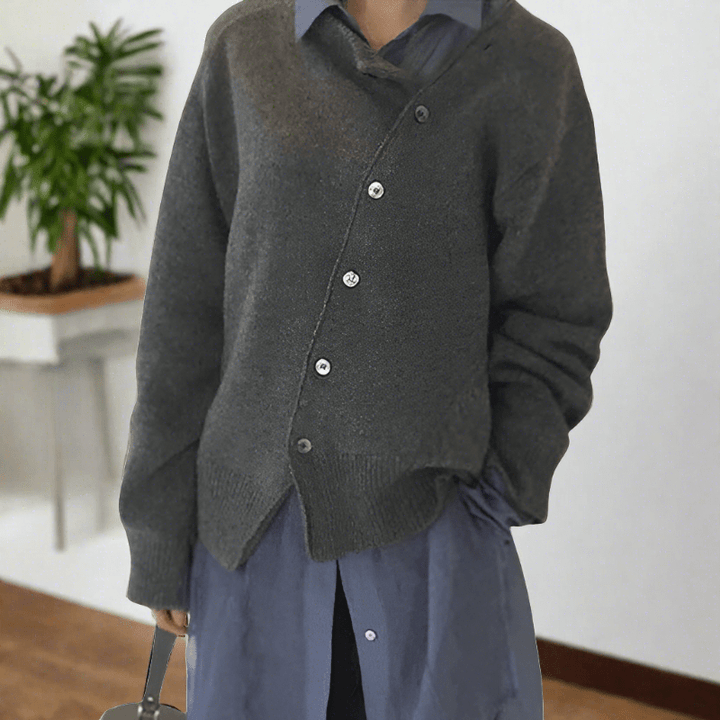Cardigan donna autunno-inverno, design elegante con bottoni diagonali. Comfort morbido per la moda donna.