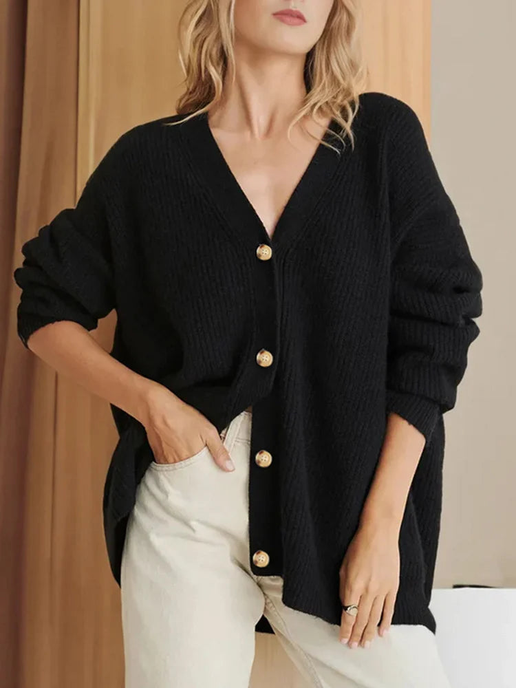 Cardigan donna elegante grigio mélange con bottoni dorati, vestibilità morbida, ideale per stile casual autunnale.