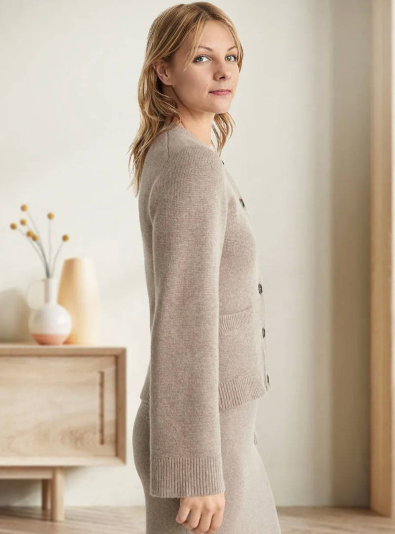 Cardigan donna confortevole per autunno/inverno, elegante e chic con bottoni, un capo moda versatile.