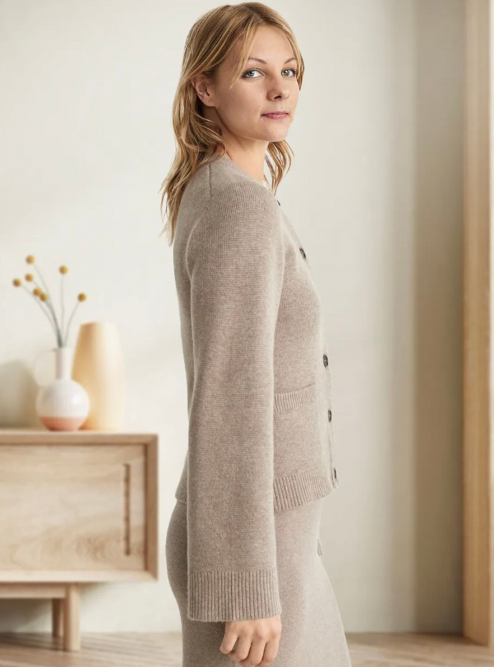 Cardigan donna confortevole per autunno/inverno, elegante e chic con bottoni, un capo moda versatile.