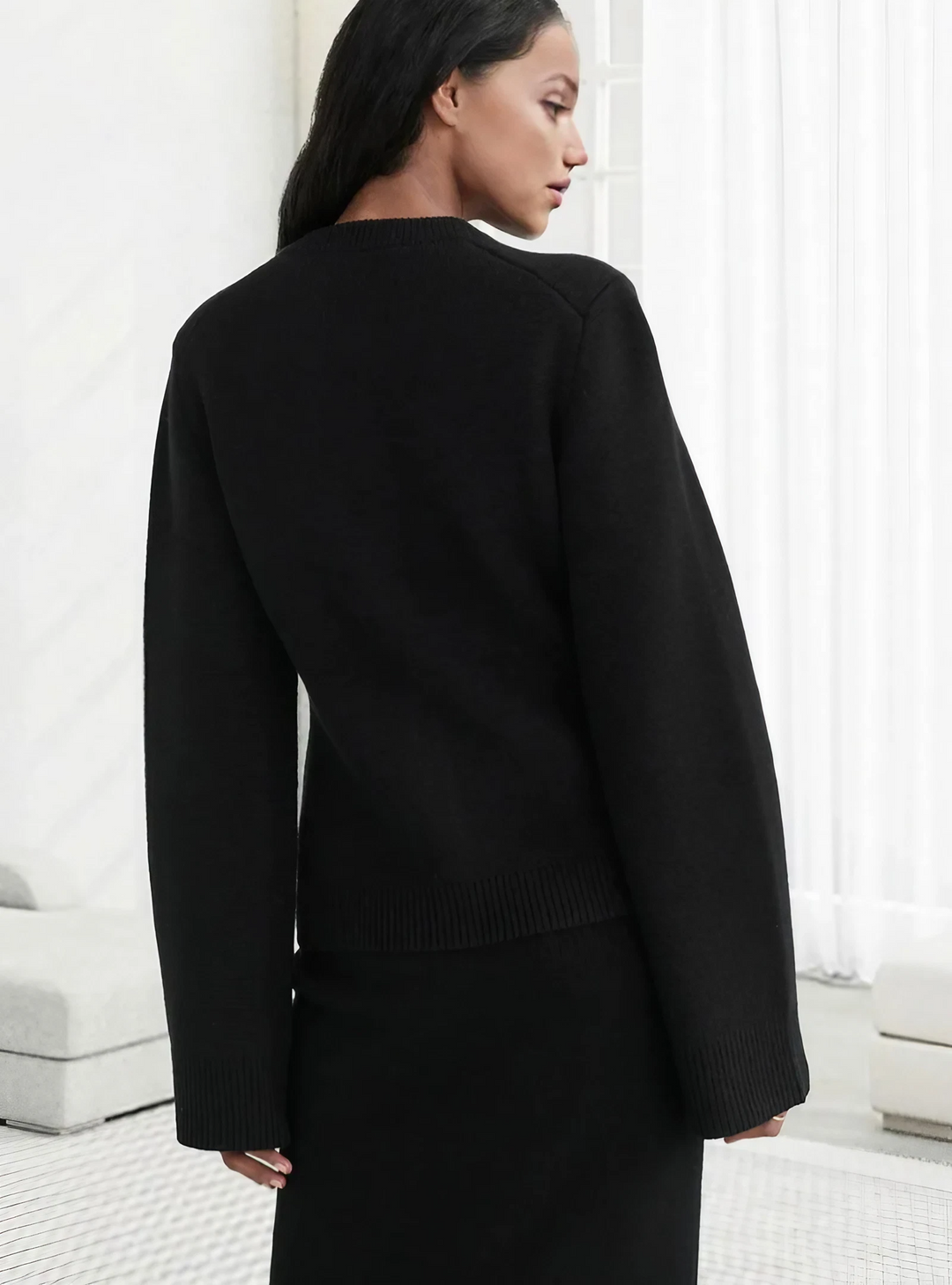 Cardigan donna confortevole, morbido, con bottoni eleganti, ideale per uno stile versatile autunno inverno.