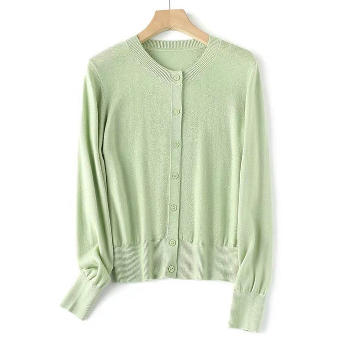 Cardigan donna girocollo con bottoni sottili. Stile elegante e comfort quotidiano per l'abbigliamento femminile.