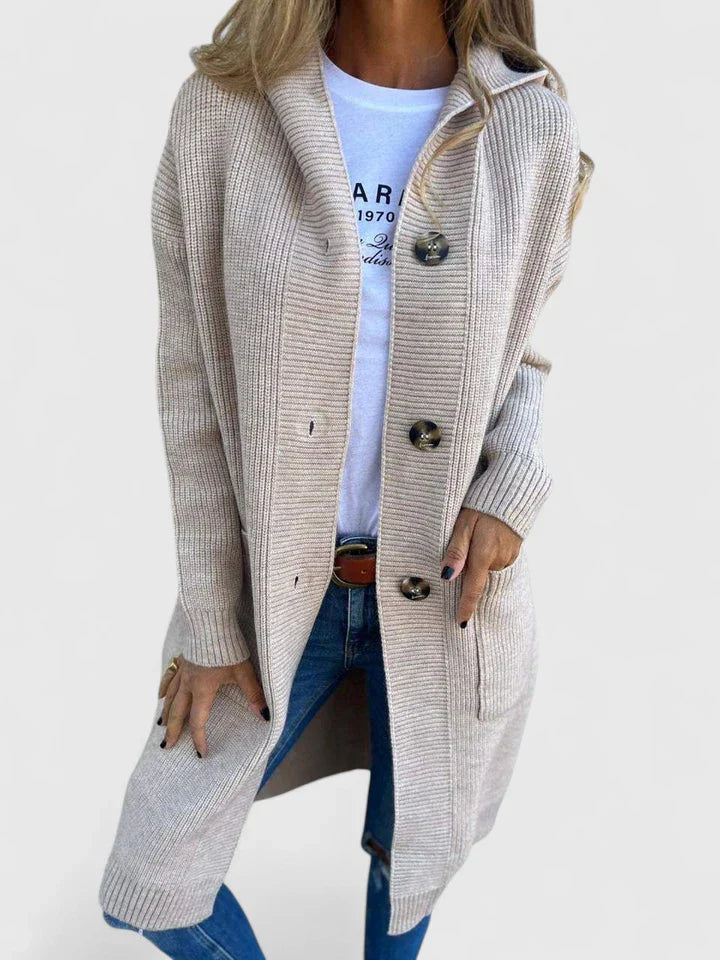 Cardigan lungo donna con cappuccio, ideale per comfort quotidiano e abbigliamento autunnale versatile.
