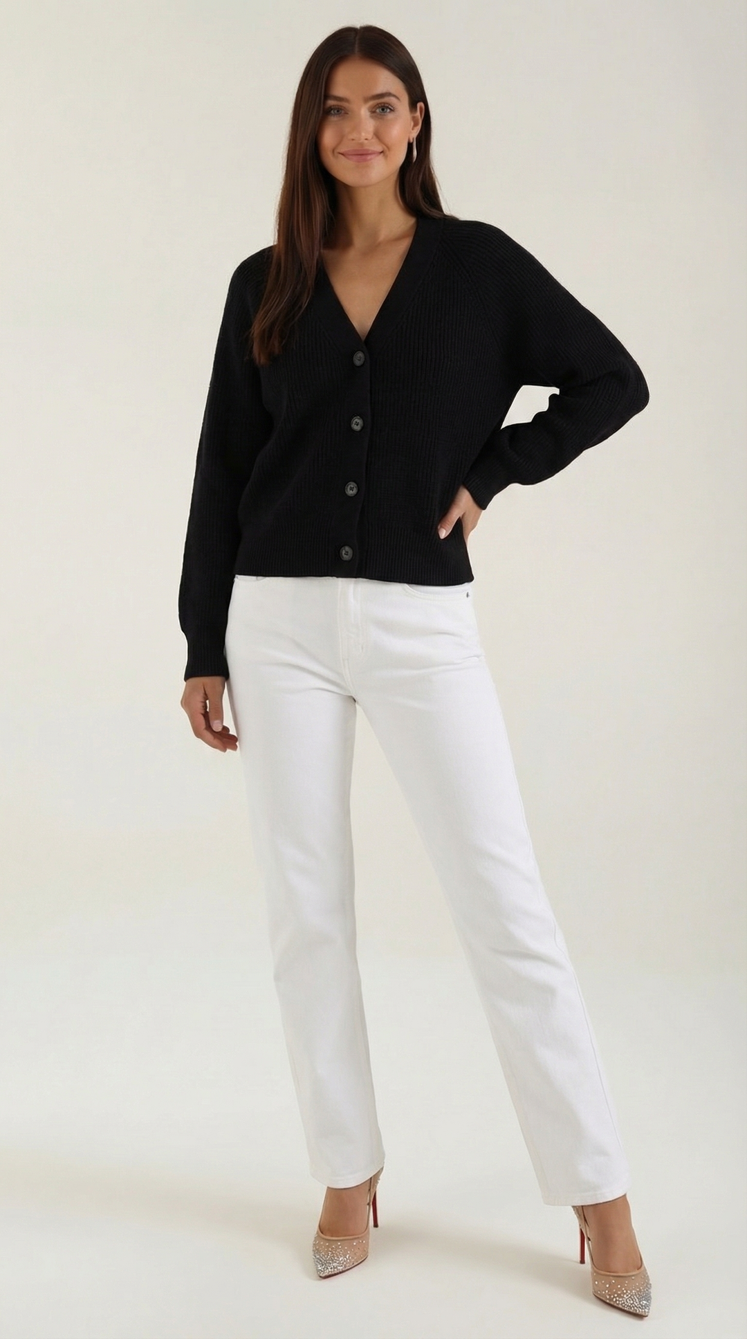 Cardigan donna comodo con scollo a V e bottoni. Ideale per look casual o elegante autunno inverno.