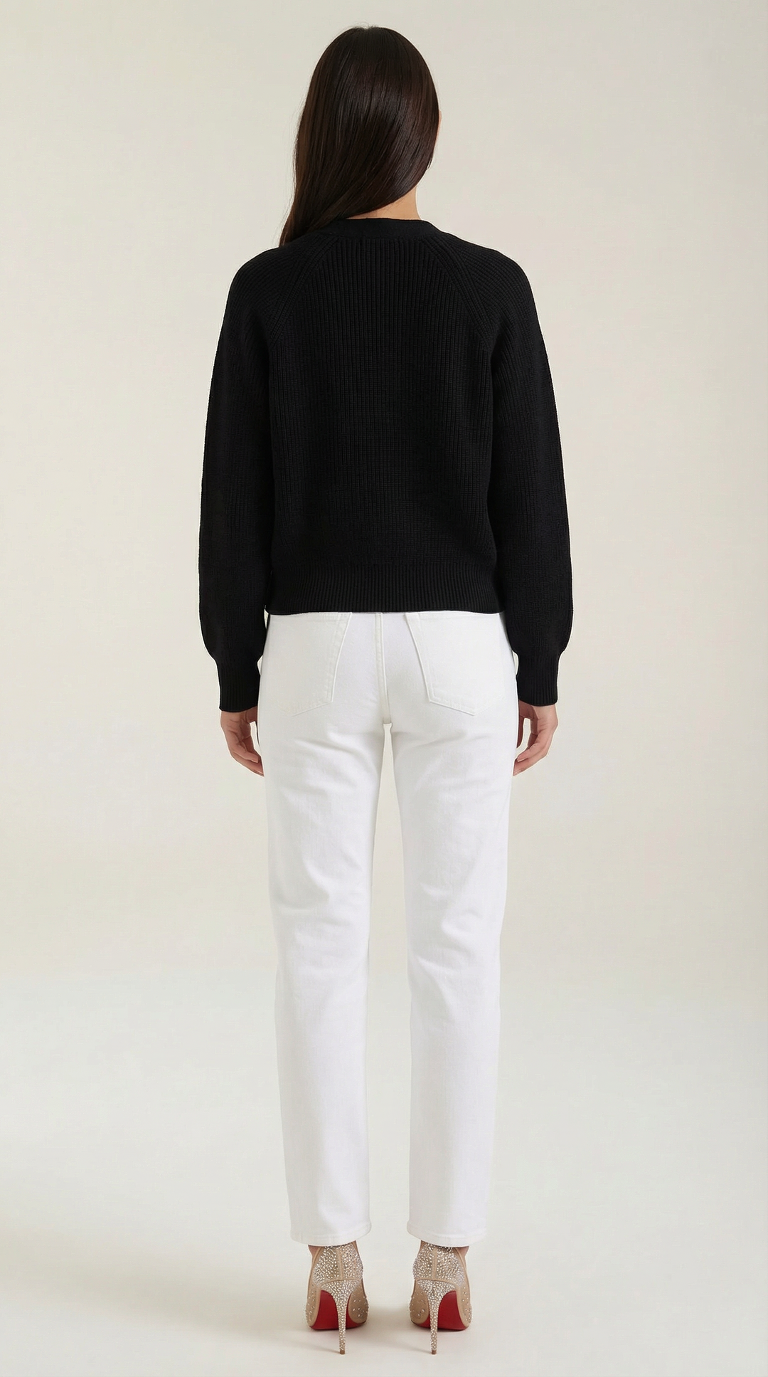 Cardigan donna elegante, scollo a V e bottoni. Maniche lunghe, comodo per ogni outfit autunnale.