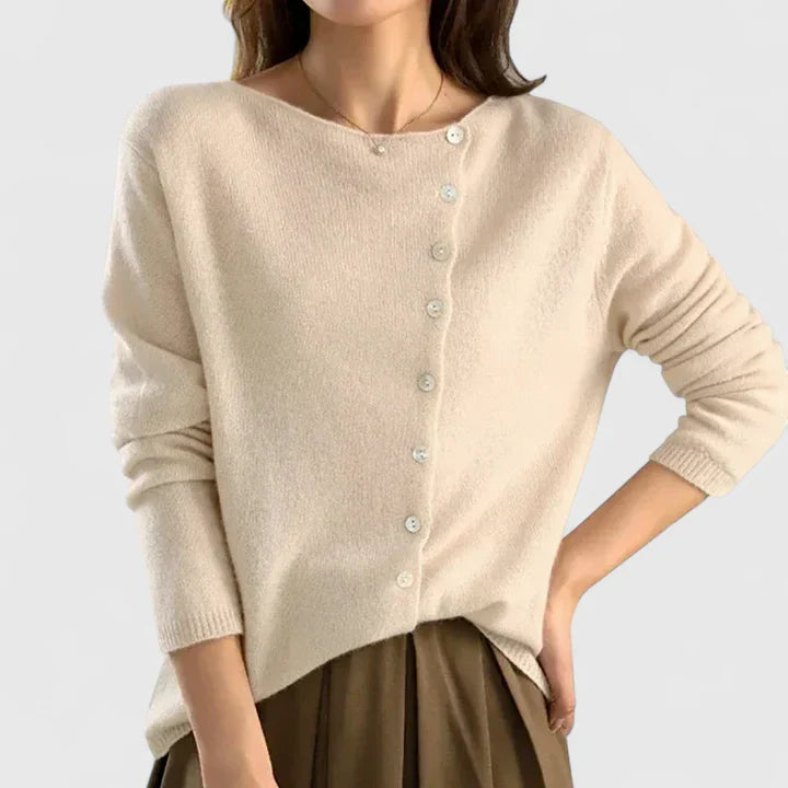 Morbido cardigan donna lungo e versatile con bottoni, ideale per comfort casual chic autunno/inverno.