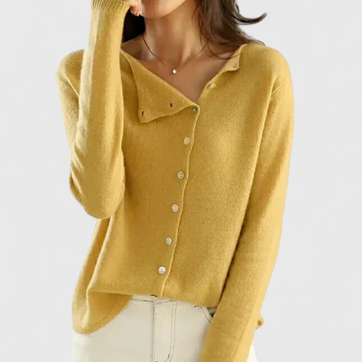 Cardigan donna con bottoni, capo spalla elegante. Stile e calore per un look versatile moda autunno/inverno.