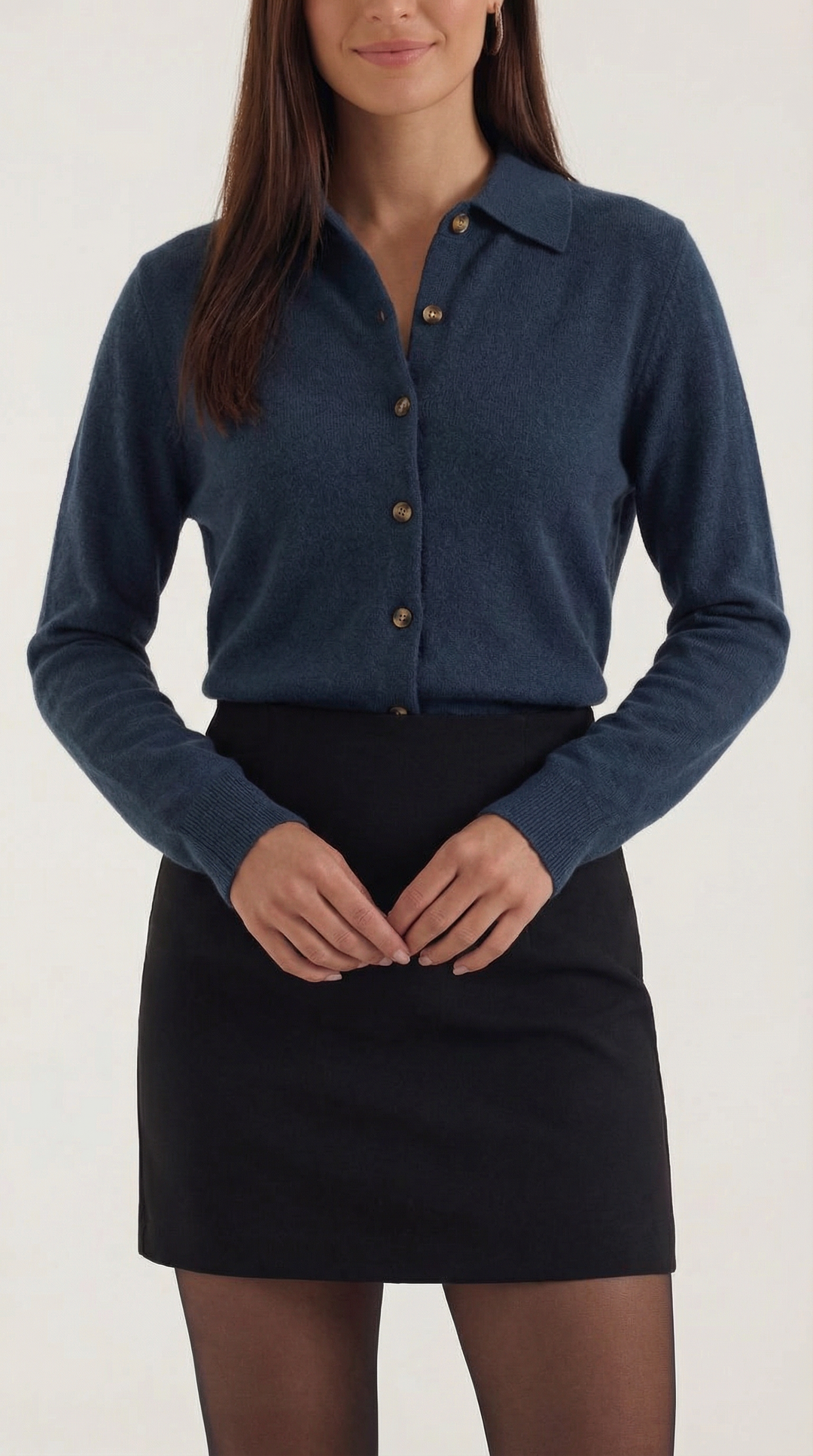 Cardigan donna elegante con colletto, versatile per l'ufficio, un tocco di moda professionale.