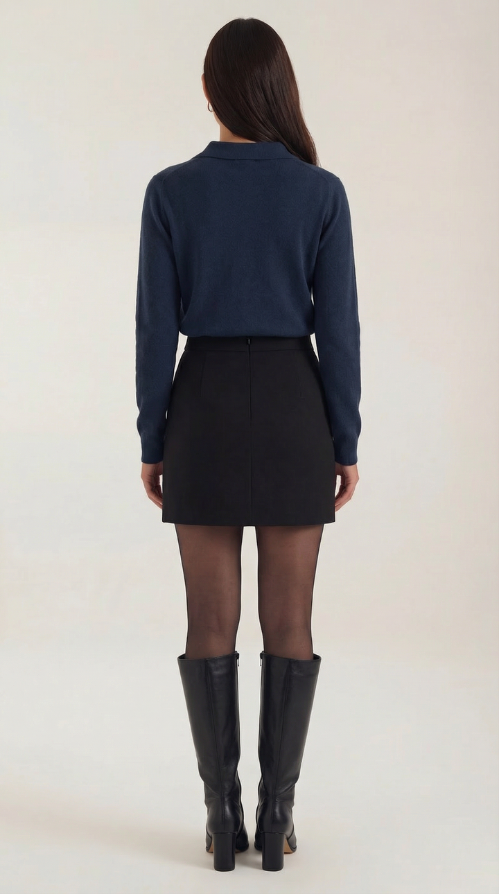 Dettaglio del colletto elegante sul cardigan donna morbido, con bottoni, per un look raffinato.