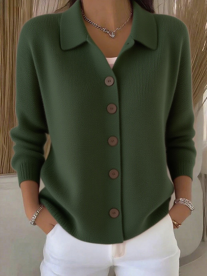 Morbido cardigan donna a colletto polo con bottoni, per un look autunnale comodo e alla moda.