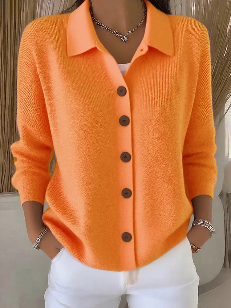 Cardigan donna a maglia con colletto polo e bottoni frontali, perfetto per look casual ed eleganti.