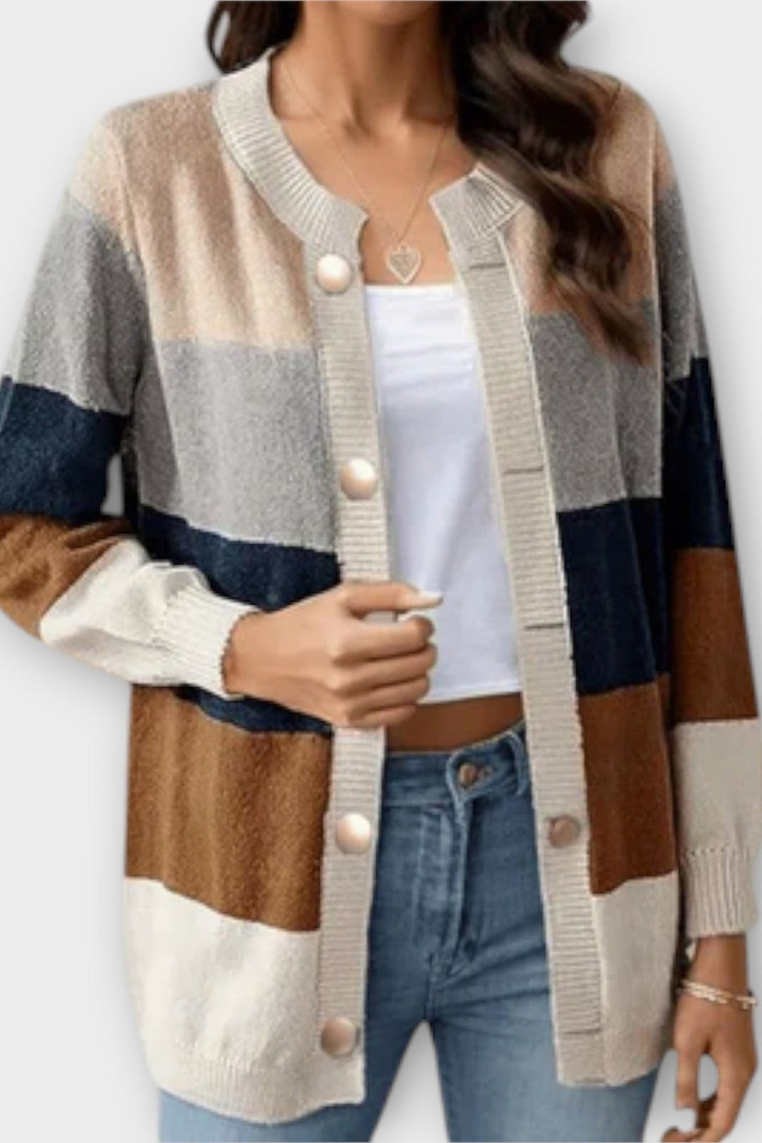 Cardigan donna a blocchi di colore, con bottoni, per uno stile autunno/inverno alla moda. Capo femminile e confortevole.