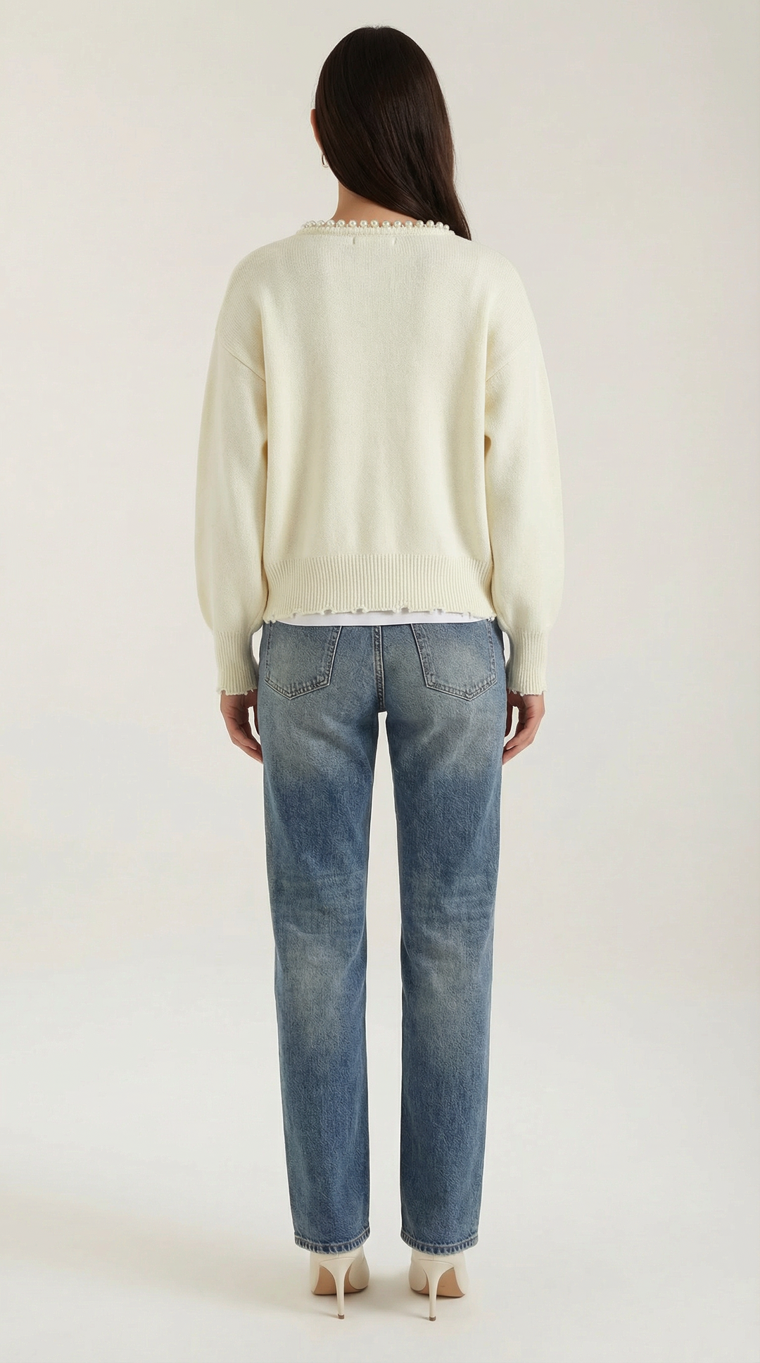 Versatile cardigan donna con perle, ideale per la moda autunno inverno e uno stile elegante.