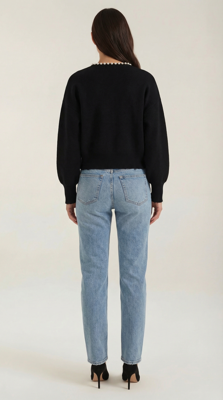 Elegante cardigan donna con perle, ideale per la moda autunno inverno e abbigliamento femminile.