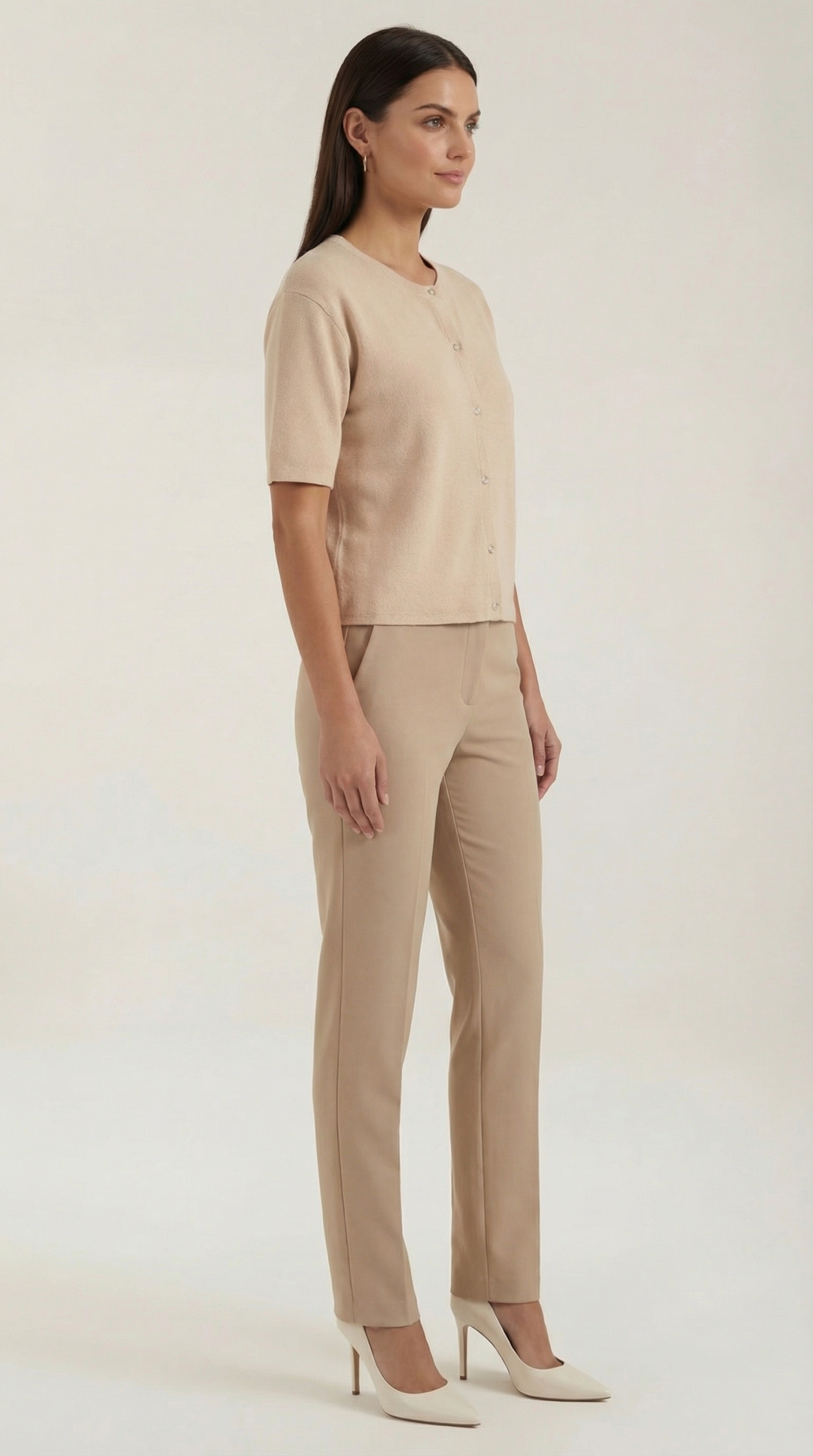 Cardigan donna elegante e versatile, maniche corte, ideale per l'ufficio o il tempo libero.