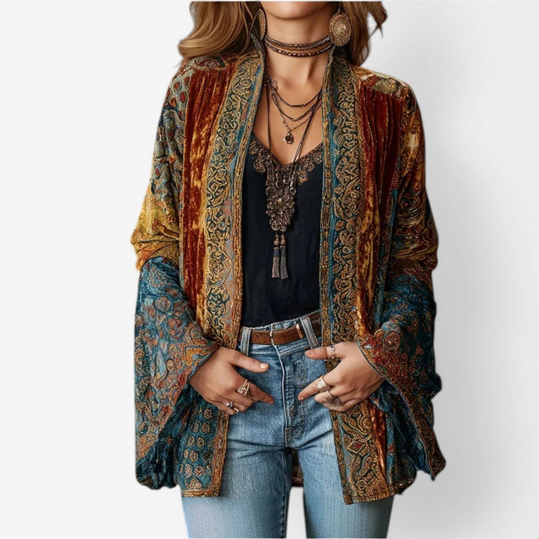 Cardigan donna lungo stile bohémien con fantasia ornamentale, perfetto per un look elegante e versatile autunnale.