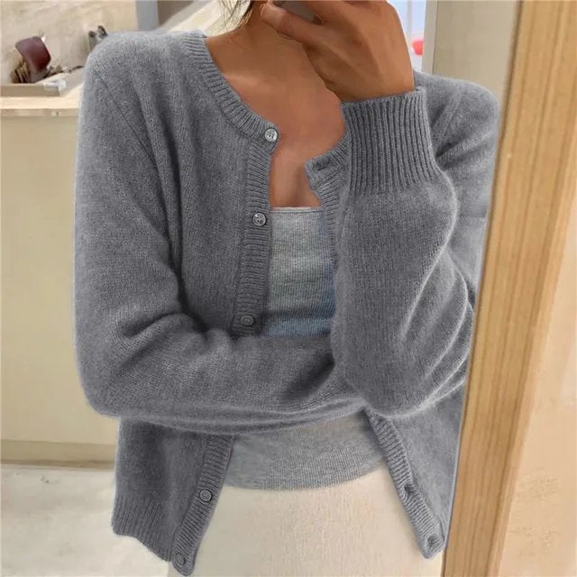 Cardigan donna girocollo morbido e versatile per autunno/inverno, perfetto per ogni look.