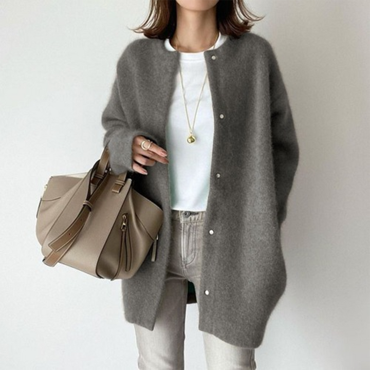 Cardigan donna oversize, lungo e caldo. Perfetto per un look casual chic in autunno/inverno, comodo ed elegante.