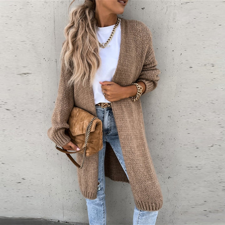 Donna: cardigan lungo aperto oversize, maglia confortevole e di tendenza per un outfit casual chic.
