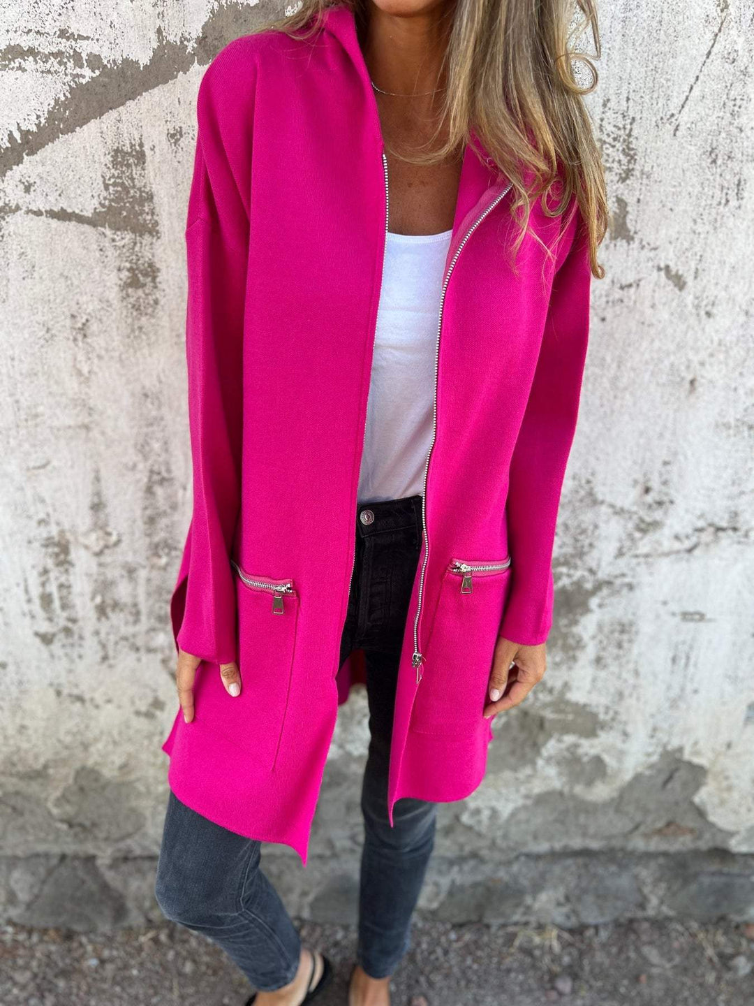 Maglieria donna: cardigan lungo con cappuccio e zip, versatile per outfit casual.