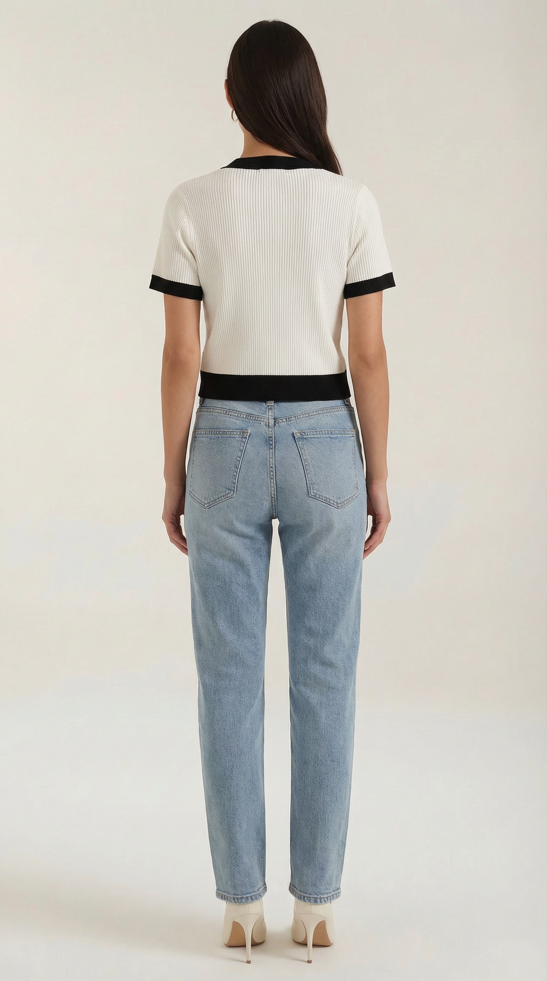 Cardigan donna versatile, cropped, maniche corte, un capo elegante per ogni occasione.