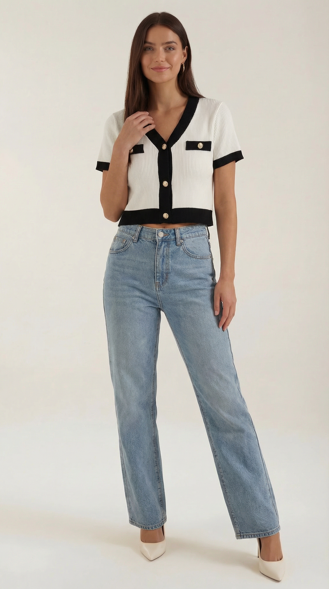 Moda femminile: cardigan cropped con bottoni, ideale per un look casual chic.