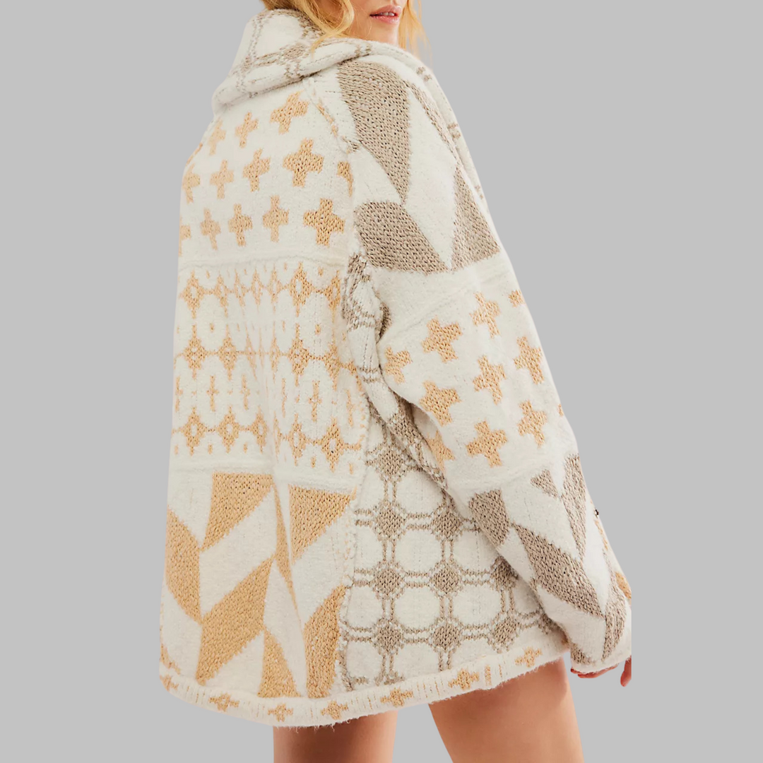 Cardigan donna oversize con motivo geometrico accattivante, perfetto per un look autunnale caldo ed elegante.