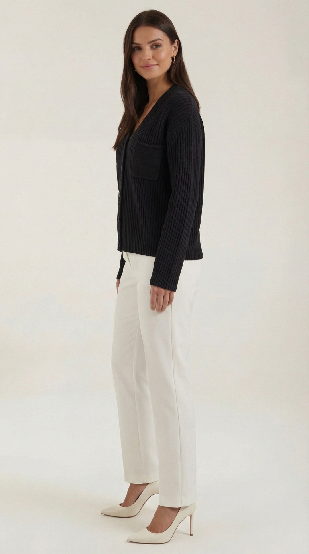 Cardigan con bottoni per donna, modello oversize in maglieria, ideale per un look casual chic.