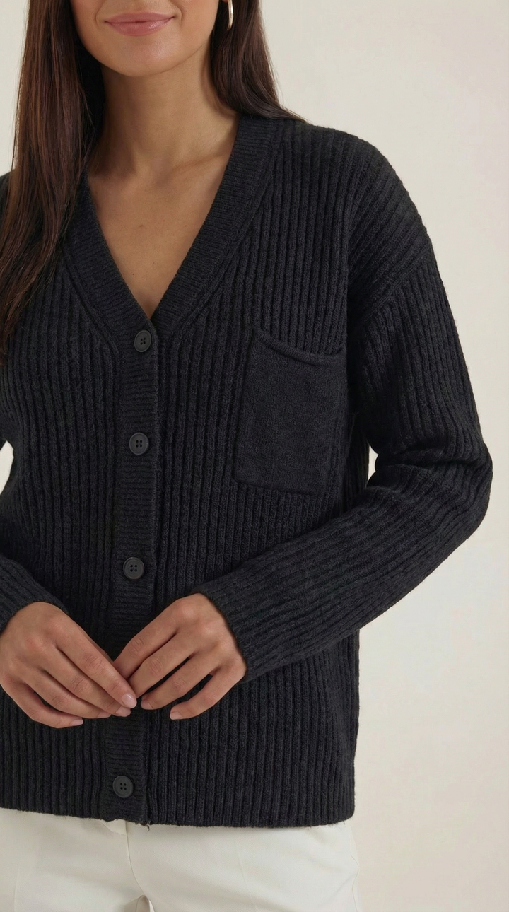 Moda autunno inverno: cardigan donna oversize in maglia, con bottoni, per look femminili e trendy.