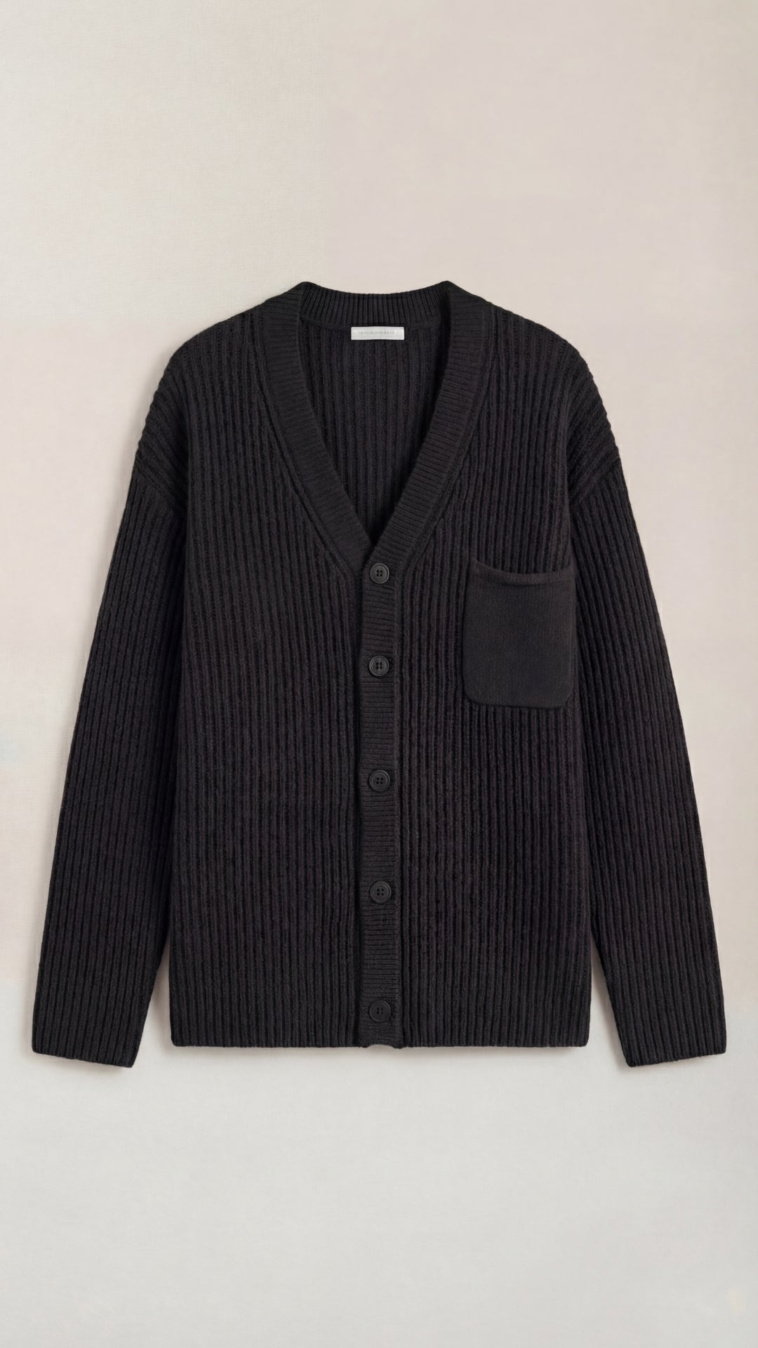 Cardigan donna stile casual chic, modello oversize con bottoni, un capo essenziale per il guardaroba.