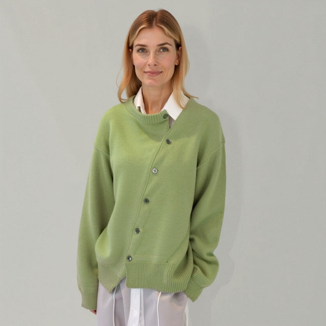 Cardigan donna oversize asimmetrico in maglia, perfetto per un look casual ed elegante autunno/inverno.