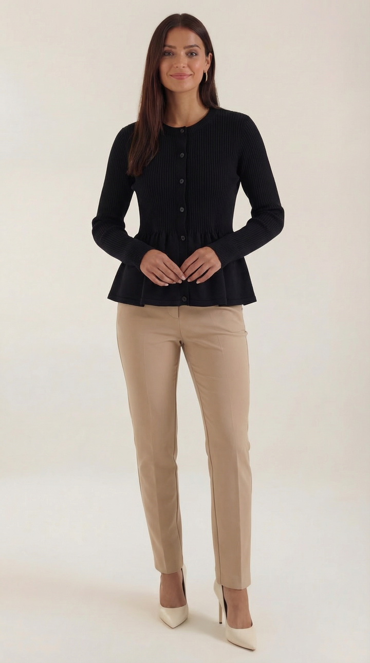 Cardigan donna elegante con peplo e bottoni. Perfetto per la moda autunno/inverno, versatile e chic.
