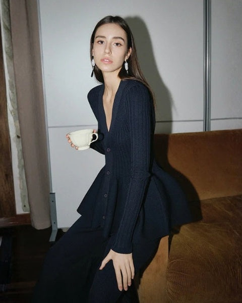 Cardigan donna con peplo, maglia autunno inverno femminile ed elegante. Perfetta per esaltare la silhouette.