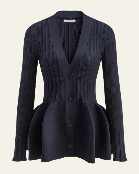 Cardigan donna elegante con peplo nero e scollo a V, esalta la silhouette femminile. Perfetto per autunno inverno.