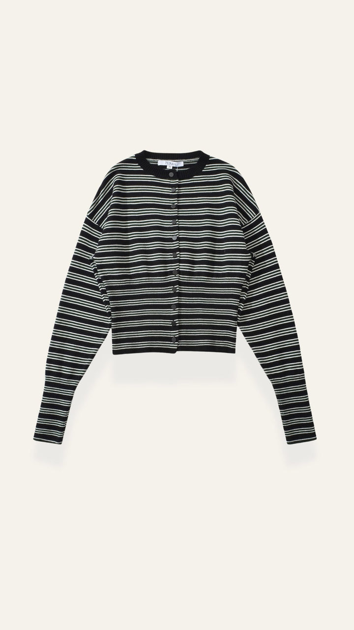 Cardigan donna a righe con bottoni frontali, girocollo. Morbida maglieria versatile per moda autunnale.