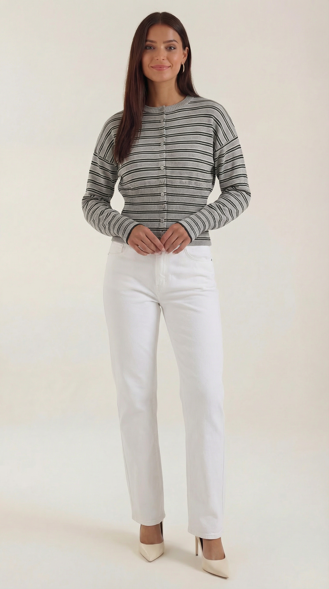Cardigan donna a righe per moda autunno inverno, con bottoni e manica lunga. Comodo, caldo e versatile.