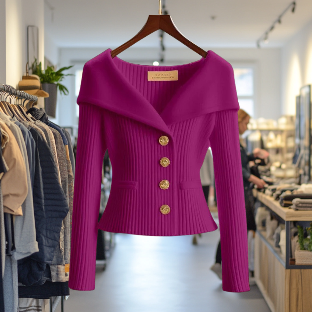 Cardigan donna in maglieria fine, scollo ampio, eleganti bottoni gioiello. Vestibilità aderente per autunno.