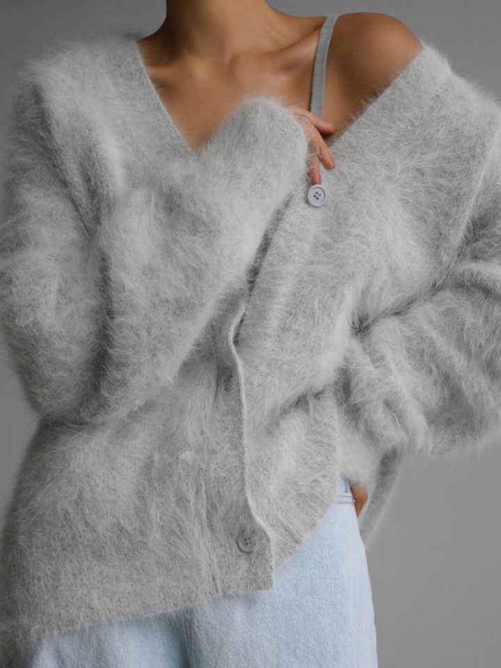 Cardigan donna con scollo a V, vestibilità oversize, un capo versatile ed elegante per la moda femminile casual.