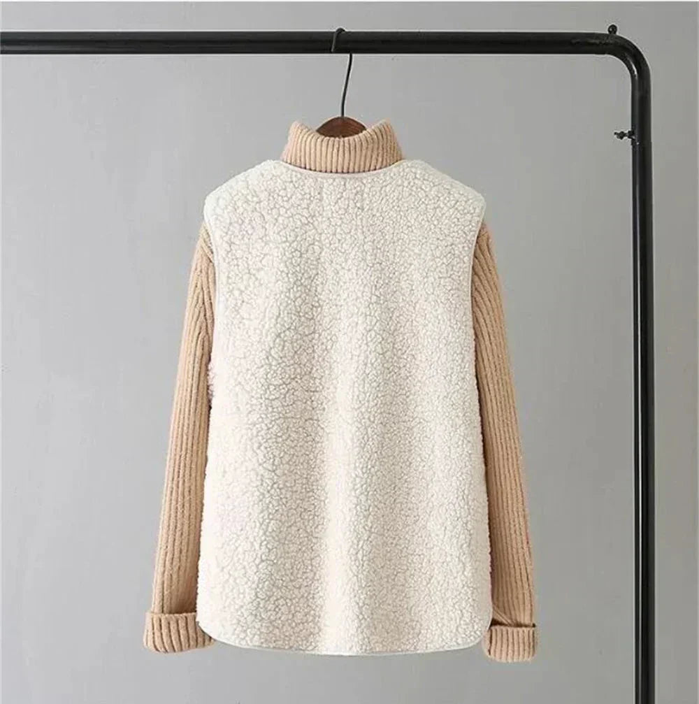 Caldo cardigan smanicato da donna, un capo autunno inverno con bottoni e tasche, molto fashion.