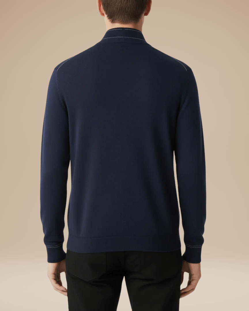 Uomo indossa cardigan a collo a scialle con bottoni. Look elegante e versatile per autunno inverno.